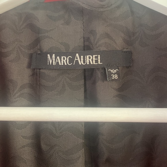 • Beautiful Vintage Coat • - Picture 3 of 6